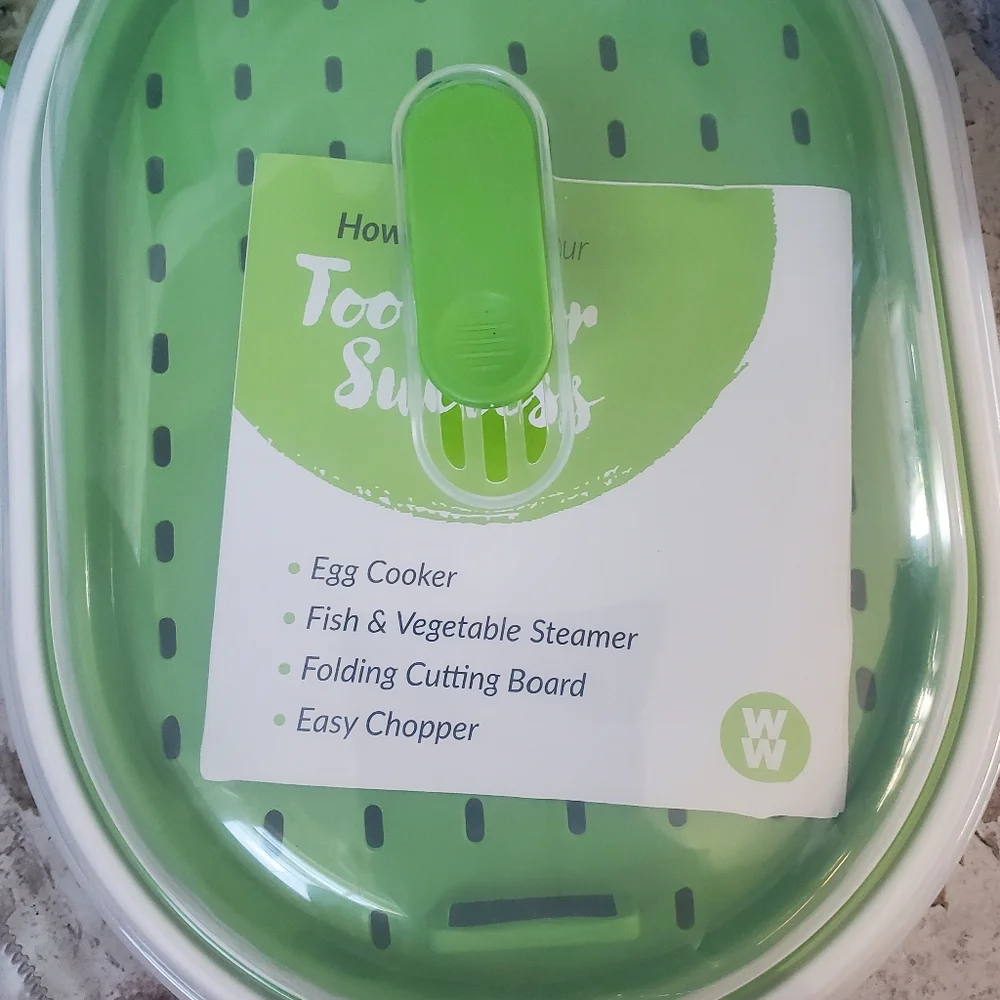 Weight Watchers 4-Piece Kitchen Tool Set/ Steamer/ Chopper/Board/Egg Cooke NWOB